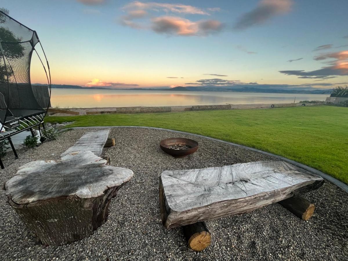 Jandals & Joy Lakefront Retreat Rotorua Bagian luar foto