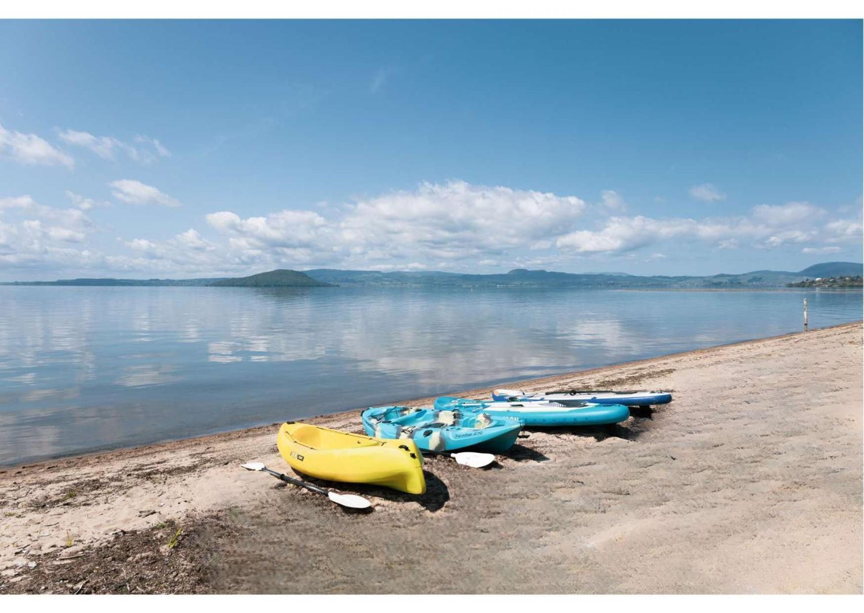 Jandals & Joy Lakefront Retreat Rotorua Bagian luar foto