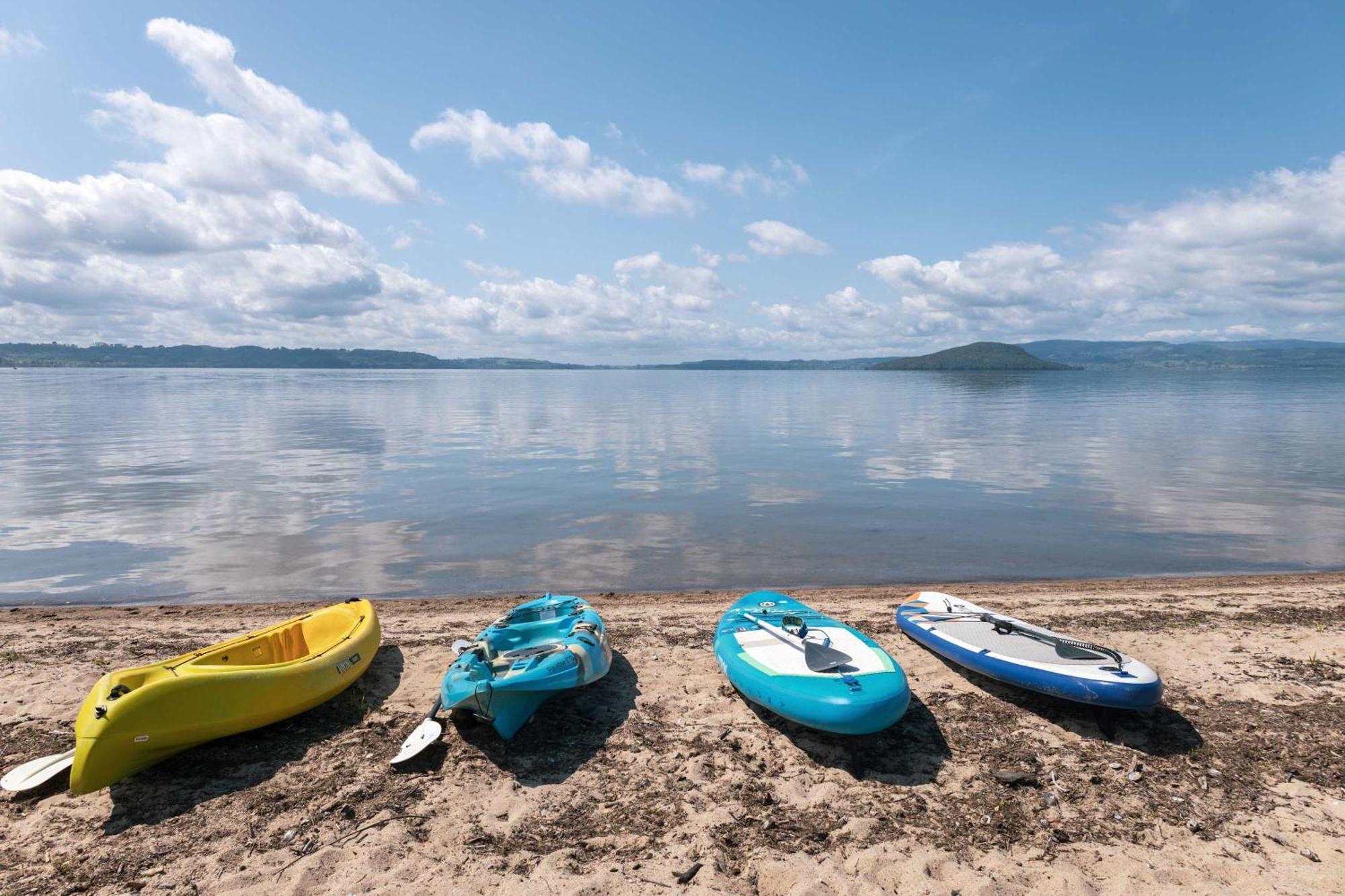 Jandals & Joy Lakefront Retreat Rotorua Bagian luar foto